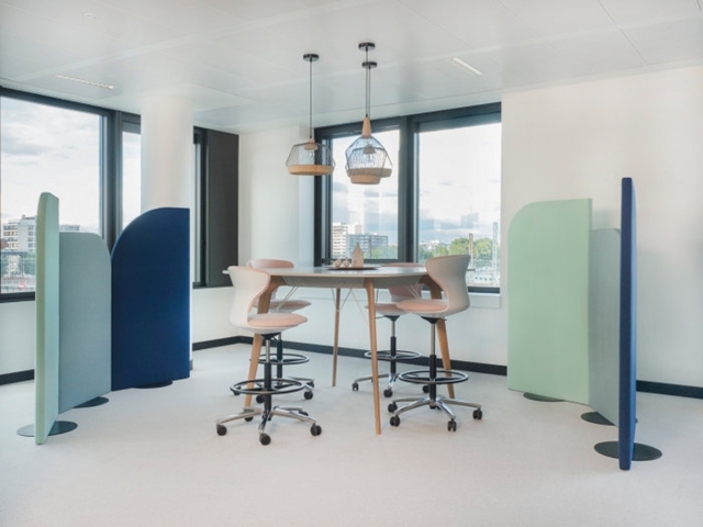 美妝行業辦公室裝修.jpg 美妝行業辦公室裝修.jpg