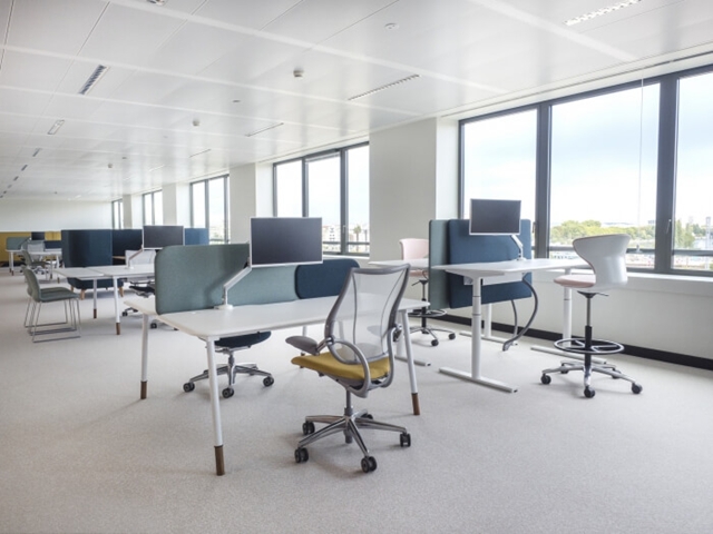 美妝行業辦公室裝修.jpg 美妝行業辦公室裝修.jpg