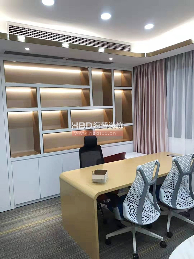身所辦公室裝修設(shè)計.jpg 身所辦公室裝修設(shè)計.jpg